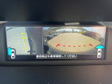 【フロント&サイドカメラ】ドライバーから見にくい死角部分を映像で確認できる前方と左側面にカメラを装着。見通しがきかない場所や住宅密集地などを運転することが多い人におすすめの安心装備です。