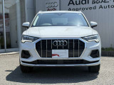 シングルフレームグリルはAudiの象徴的なデザイン要素であり、一目でAudiとわかるスタイル、大きくて迫力のある形状が車のスポーティな印象を強調しており、魅力的なデザインとなっています。