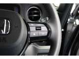 Hondaセンシングの機能のひとつ、アダプティブクルーズコントロール付!アクセルから足を離しても設定したスピードと前車との車間を保ち走行してくれます!車線維持もアシスト☆高速道路で疲労軽減ですね☆