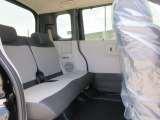 2列目も足元が広々しています。足元が狭い車は乗っていても疲れますよね・・・これだけ広ければ後部座席の方も大満足!皆様で楽しいドライブを!