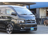 【H30年式/ハイエースワイドバン/ガソリン2.7L4WD/両側小窓付き】フローリング&times;ベッドキッド