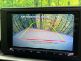 【バックカメラ】駐車時に後方がリアルタイム映像で確認できます。大型商業施設や立体駐車場での駐車時や、夜間のバック時に大活躍!運転スキルに関わらず、今や必須となった装備のひとつです!