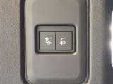 トランクルームに車高調整機能を搭載しております。重い荷物を積み下ろしする際に、大活躍です!