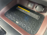 【ワイヤレス充電器】置くだけでお持ちのスマートフォンを充電可能!現車ご覧の際にお試しください!