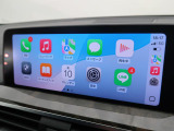 【アップルカープレイ】iPhoneがBMW車両とワイヤレスで接続されます。Apple CarPlayでは、オーディオストリーミングやメッセージングアプリがディスプレイに表示されます。