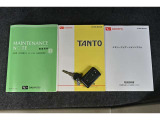 保証書・記録簿・取扱説明書と揃っていいます。キーの電池は新品にお取替えしてから納車させて頂きます。