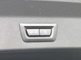 ボタン操作ひとつでトランクの開閉を可能とする電動トランクが付いております。