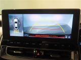 バック時の運転をサポートするバックガイドモニター&パノラミックビューモニター付き