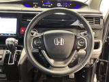 運転にかかわる様々な操作を安全に行えるように視点移動が少なく操作性に配慮されたスイッチ類が凝縮されたコクピットです。