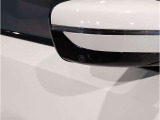 【BMWミラー】視認性の高いスタイリッシュなミラー。自動防眩機能も付いており夜間のドライビングをサポートします。
