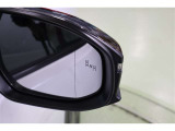 BSM搭載。バック出庫の際に左右から接近する車両を検知警告するRCTA。RCDも搭載。さらに、ドアを開ける際に後方からの接近車両との衝突の可能性がある場合警告するSEAも搭載しています。