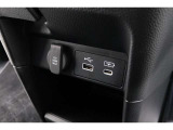 スマートフォンなどの音楽再生が可能なUSB接続ジャック装備車両です♪♪♪