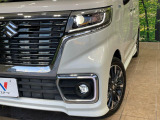 【LEDヘッドライト】悪天候や夜間走行時も良好な視界を確保し安心して運転できる高輝度LEDヘッドライトを装備!点灯速度が早く、消費電力も抑えられています。