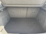 積み下ろしのしやすいデッキにはたっぷりと荷物を積み込んでいただけます。遊びから仕事まで、様々なシーンで頼れます♪