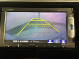 リバースギアに入れるだけで後方の表示へ切り替わります。夜間や雨の日の駐車も楽になりますよ。