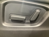 こちらのグレードは助手席にもパワーシートを装備しております!運転席同様お好みで調整が可能です!