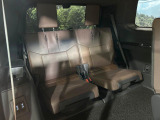 床下収納式のサードシートです。座席部分をコンパクトに収納でき、広大な荷室スペースとしてお使いいただけます!乗車人数や荷物の量など利用シーンに合わせて3列目を有効活用でき、とっても便利♪