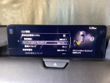 後方左右の死角に入ってしまった車両をセンサーが感知しドライバーにお知らせしてくれるブラインドスポットモニタリングシステム。高速の合流などでも安心できます。