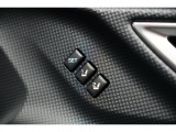 運転席のシートポジションメモリー機能は、登録済みの運転者と交代しても、シートポジションの変更の手間がかかりません。