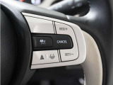◆アダプティブクルーズコントロール◆予め設定した車速内でクルマが自動的に加減速。前走車との適切な車間距離を維持しながら追従走行します。【LKAS】車線維持支援システムでステアリング操作を支援。
