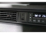 スマートフォンなどの音楽再生が可能なUSB接続ジャック装備車両です♪♪♪
