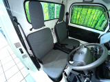 運転席シート廻りは使用感も少なく、良好な状態となっています。丁寧に使われていたことがよくわかりますね。