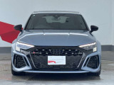 Audiの象徴であるシングルフレームグリルをよりワイドで低くシャープなデザインとすることでワイド&ローのフォルムを協調しています。