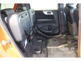 HONDA独自の機構!リアシートはチップアップ(跳ね上げ)することにより背の高い荷物も楽々積み込みすることが可能!!より空間を有効にするためにも大変便利なシートアレンジになります!!
