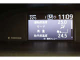 インパネ中央に配置されたマルチインフォメーションディスプレイは視認性が良く、車内が明るい昼間でもしっかりと表示が確認できます。助手席側からも確認でき情報の共有が出来ますよ。