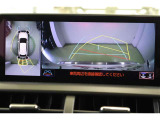 ハンドル操作にあわせてガイドラインが変化するバックガイドモニター搭載。全方位、フロント、左右側面モニターも搭載しているので、周囲の状況を確認しながら駐車出来ます。慣れない場所でも心強いですよ。