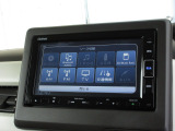 ナビゲーションは純正メモリーナビ(VXM-214VFi)を装着しております。AM、FM、CD、DVD再生、Bluetooth、音楽録音再生、フルセグTVがご使用いただけます。