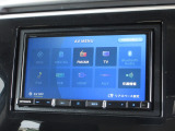 ナビゲーションはパイオニアメモリーナビ(AVIC-RZ711)を装着しております。AM、FM、CD、DVD再生、Bluetooth、音楽録音再生、フルセグTVがご使用いただけます。
