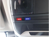 専用ボタンでコールセンターへ接続。状況に応じて緊急車両の要請やロードサービスの取次ぎを行います。重大事故の際は自動的にコールセンターにつながり、緊急車両やドクターヘリを要請します。(要申込)