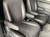 シート表皮は専用のクリーナーできれいにクリーニングしていて清潔です。