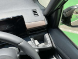 運転席ドリンクホルダーを完備