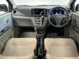 【インパネ】運転のしやすさを最優先に設計された見晴らしの良いフロントビュー。車両間隔が掴みやすく狭い道でも安心♪「安全」と「品質」を最優先に、安心してお乗りいただけるクルマを提供いたします。