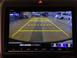 【バックカメラ】運転が苦手な方も車庫入れラクラクです!ギアをリバースに入れれば自動的に切り換わりますので、面倒な操作は不要です♪狭い駐車場もお車を傷つけず安心ですね!