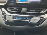 オートエアコン★温度を設定すれば車内を快適な温度に保ってくれます♪寒い日のドライブを快適にしてくれるシートヒーターも付いてます♪