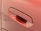 コンフォートアクセス付きでキーを携帯していれば施錠、開錠が可能です。