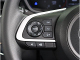 ハンドルに付いたスイッチによりオーディオの操作が可能!!運転が楽になる車です!!