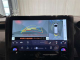 【パノラミックビューモニター】専用のカメラにより、上から見下ろしたような視点で360度車の周囲を確認することができます。
