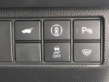 【パワーバックドア】スマートキーや運転席のボタンを押すだけでリアゲートが自動で開閉します!荷物を持っている時や、高い位置にあるバックドアを閉める際に便利な機能です♪