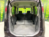 普段のお買い物や通勤、送迎等に十分な荷室スペースを確保しております。セカンドシートを倒すと、大きな荷物の積載も可能です♪