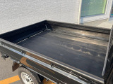 積み下ろしのしやすいデッキにはたっぷりと荷物を積み込んでいただけます。遊びから仕事まで、様々なシーンで頼れます♪