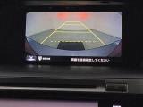 バックでの車庫入れも安心です! リアカメラが付いているバックモニター付のナビを装備しております。操作線もついており距離感も画面から確認できます。