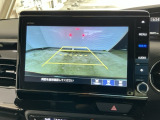 【バックカメラ】運転が苦手な方も車庫入れラクラクです!ギアをリバースに入れれば自動的に切り換わりますので、面倒な操作は不要です♪狭い駐車場もお車を傷つけず安心ですね!