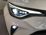 LEDヘッドライトです。デザイン性がよくとても明るいので、夜間の走行や悪天候でも安心です。しかも長寿命!