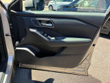 乗り降りで多く使用する運転席席ドアですが、目立った傷や汚れもなく綺麗です!