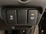 VSA装備車です。VSAはドライバーの操作と車の動きを見守っています。もし車の挙動が乱れたとき、4輪別々にブレーキをかけたり、エンジンパワーをしぼることによって車を安定させます。
