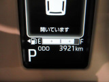 たとえばダイハツのお店にある、たくさんのスマアシ搭載車は、正常に作動する事をしっかり確認します。